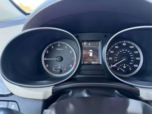 Used 2018 Hyundai Santa Fe Sport image 16