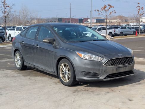Used 2017 Ford Focus SE image 9