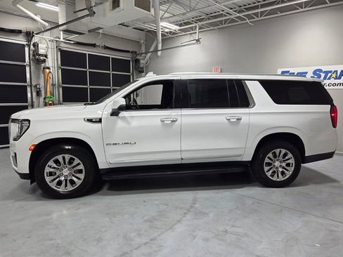 Used 2024 GMC Yukon XL Denali RWD image 4
