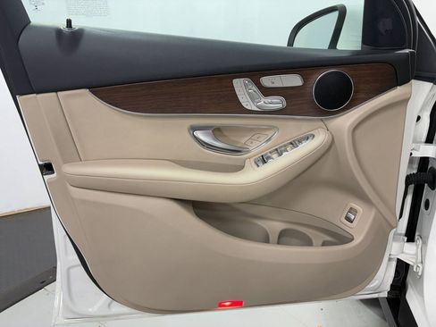 Certified 2022 Mercedes-Benz GLC 300 4MATIC image 5