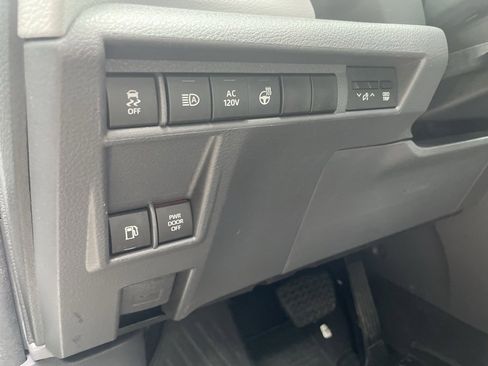 Used 2023 Toyota Sienna XSE image 10