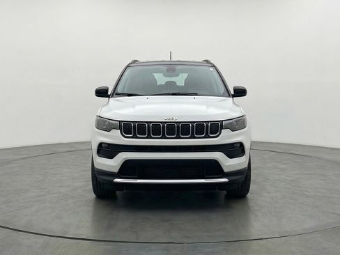 Used 2025 Jeep Compass Trailhawk AWD/4WD image 2