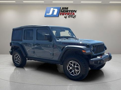 Used 2025 Jeep Wrangler Unlimited Rubicon AWD/4WD image 3
