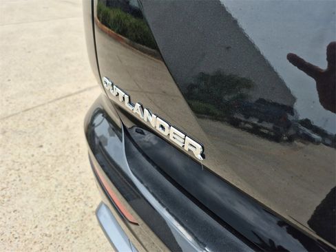 New 2025 Mitsubishi Outlander SEL image 31