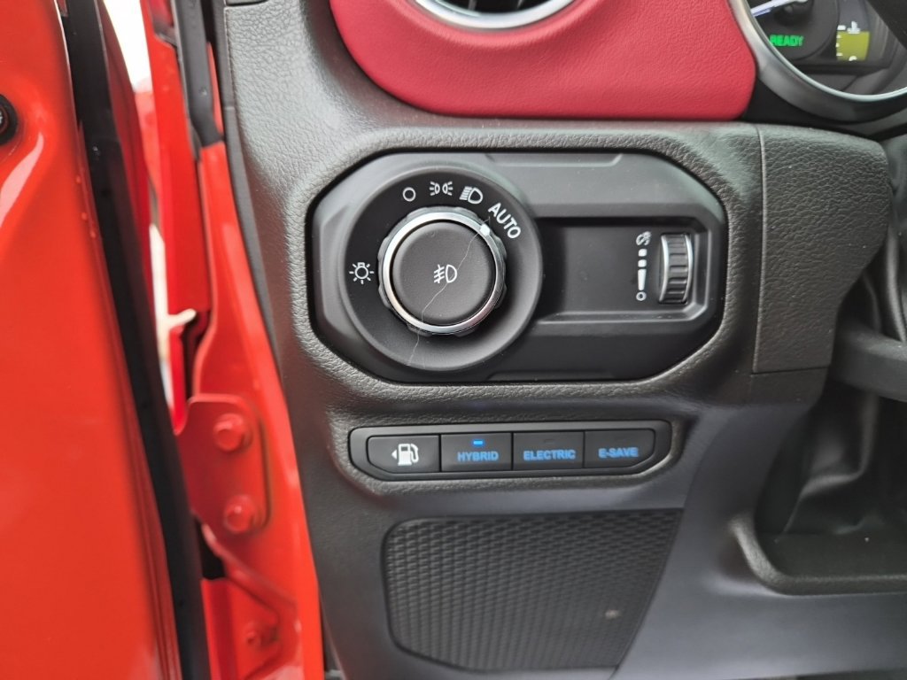 Used 2023 Jeep Wrangler Unlimited Rubicon 4xe AWD/4WD image 32