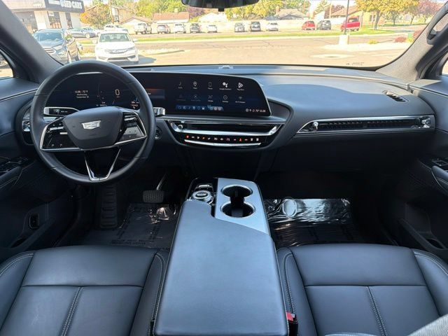 Used 2024 Cadillac Lyriq Tech AWD/4WD image 17