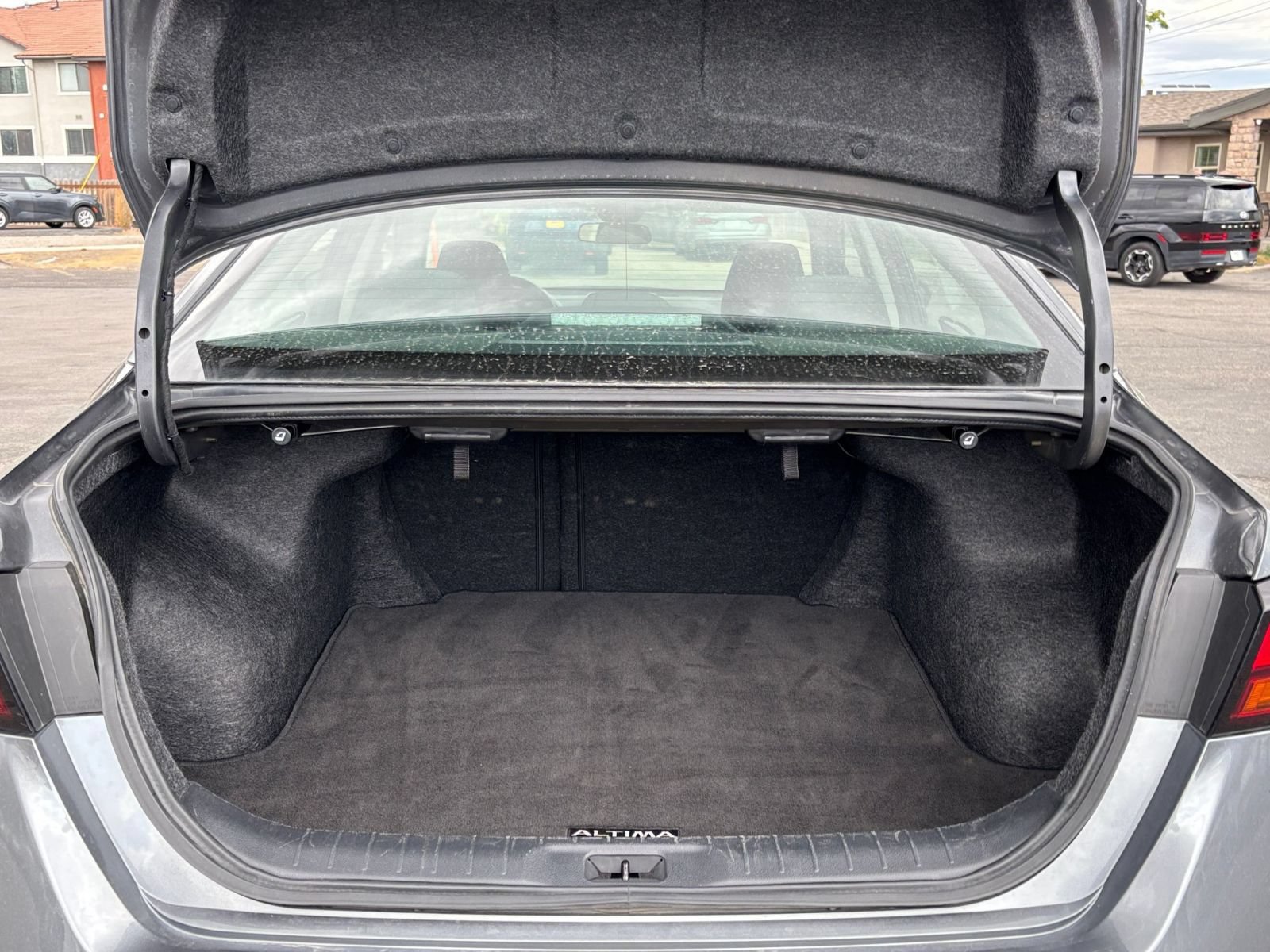 Used 2025 Nissan Altima 2.5 SV FWD image 31