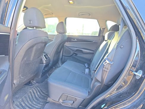 Used 2019 Kia Sorento LX image 5