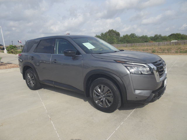 Used 2024 Nissan Pathfinder S FWD image 3