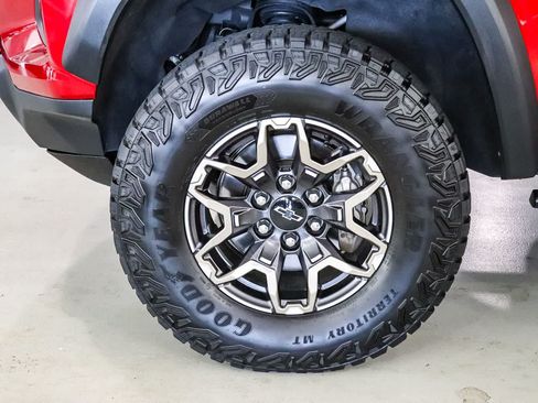 Used 2024 Chevrolet Colorado ZR2 w/ ZR2 Convenience Package III AWD/4WD image 9