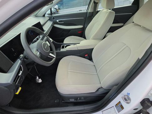 Used 2025 Hyundai Sonata SEL FWD image 4