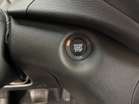 Used 2021 Jeep Cherokee Trailhawk AWD/4WD image 24