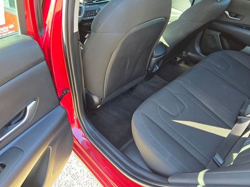 Used 2024 Hyundai Elantra Blue image 28