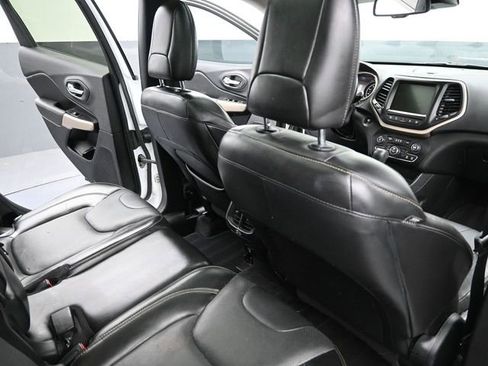 Used 2018 Jeep Cherokee Limited w/ Technology Group image 12