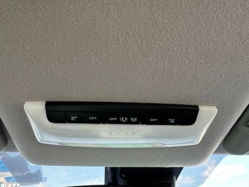 Used 2024 Nissan Versa SV FWD image 19