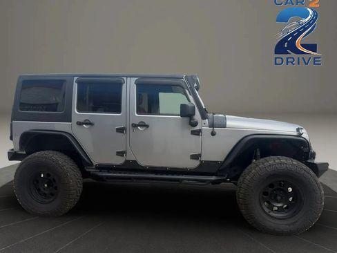 Used 2014 Jeep Wrangler Unlimited Sahara AWD/4WD image 5