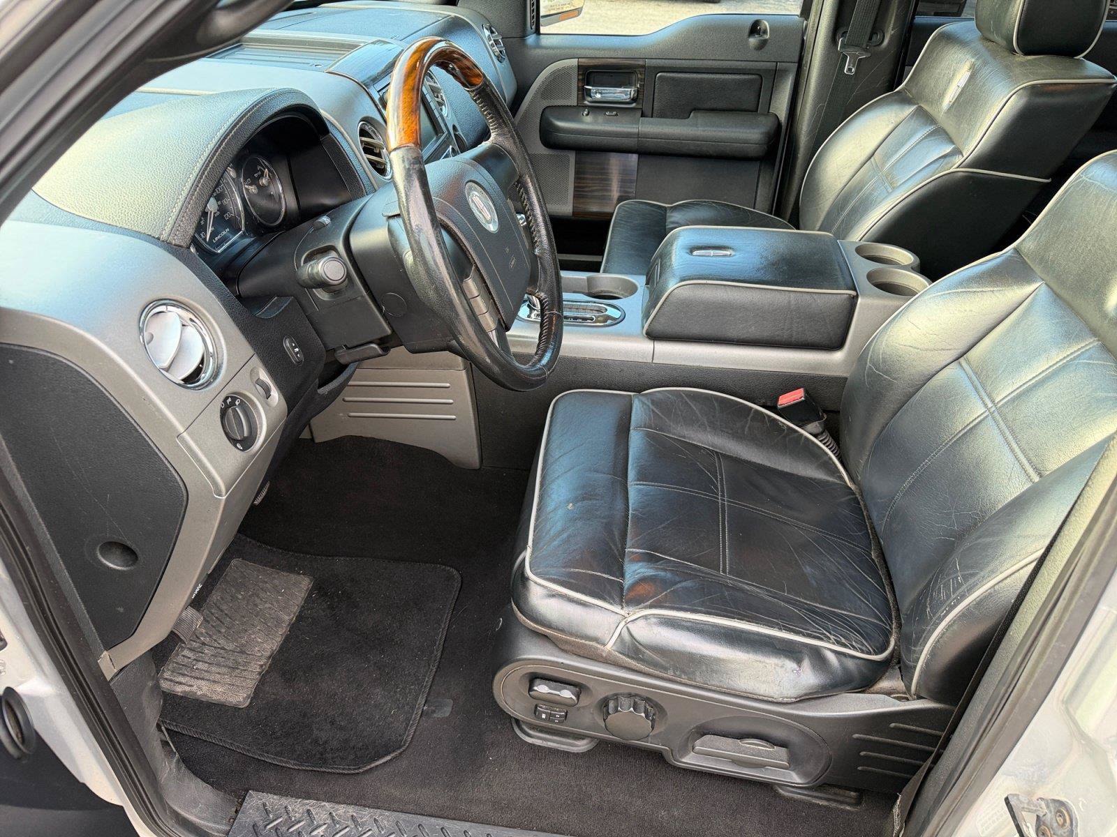 Used 2008 Lincoln Mark LT 4x4 image 10