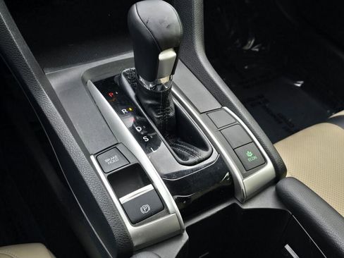 Used 2018 Honda Civic Touring image 31