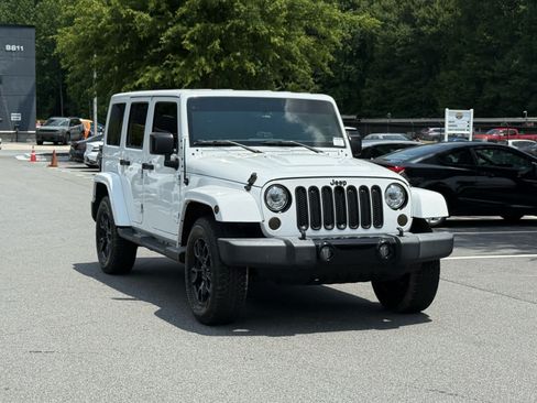 Used 2017 Jeep Wrangler Unlimited Sahara AWD/4WD image 7