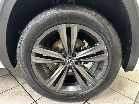 Used 2021 Volkswagen Atlas Cross Sport SE image 13