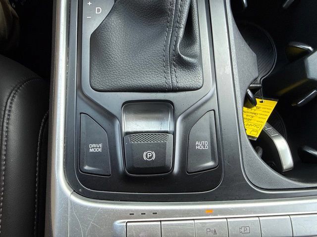 Used 2025 Kia Carnival FWD image 38
