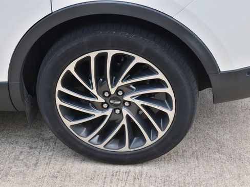 Used 2019 Lincoln Nautilus Reserve FWD image 13