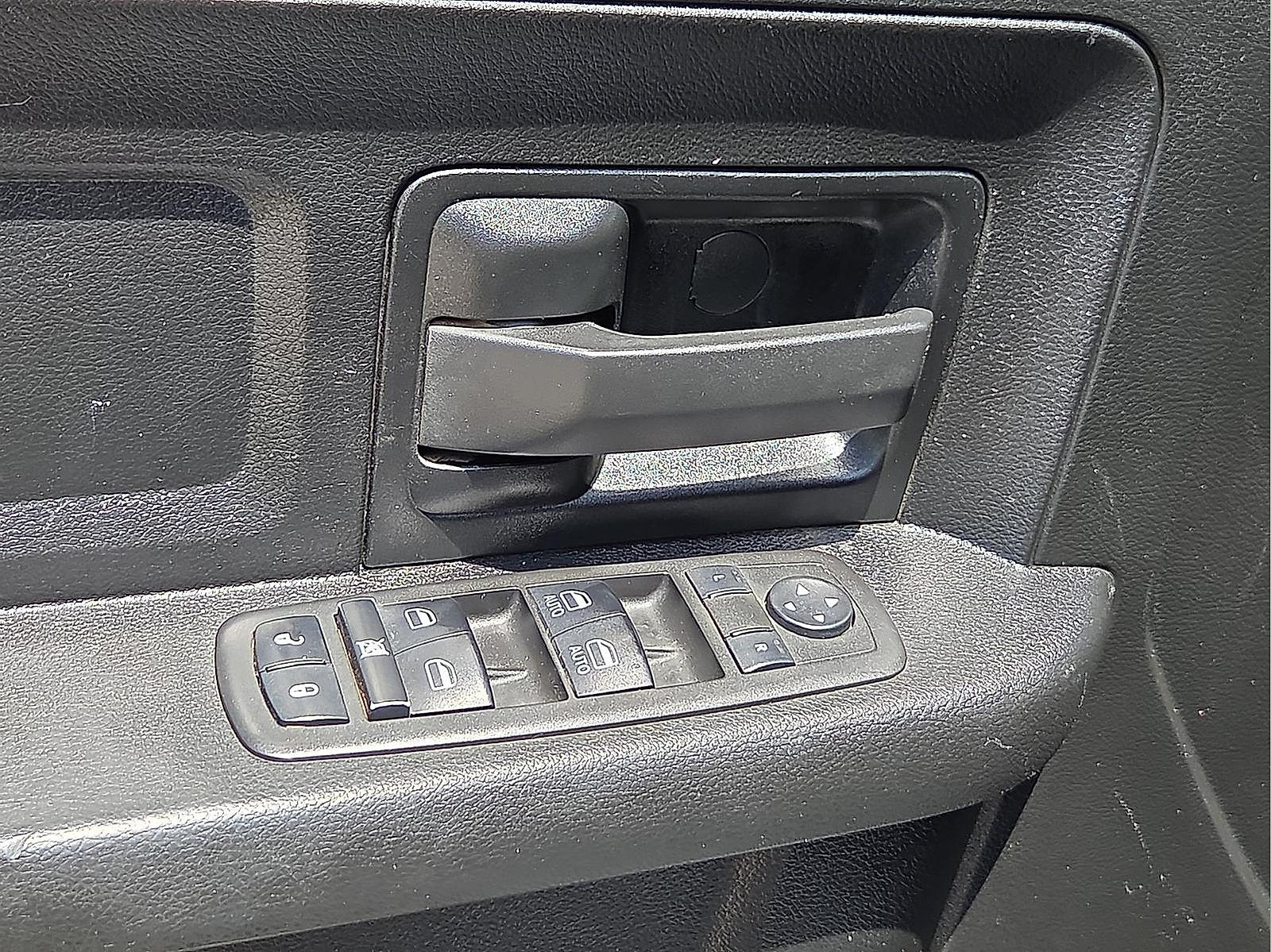 Used 2022 RAM 5500 Tradesman w/ Chrome Appearance Group AWD/4WD image 12