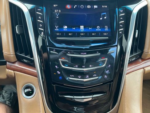 Used 2017 Cadillac Escalade ESV Platinum AWD/4WD image 37