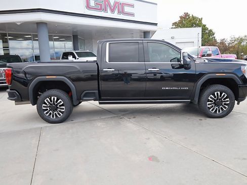 Used 2021 GMC Sierra 3500 Denali w/ Denali Black Diamond Edition image 7
