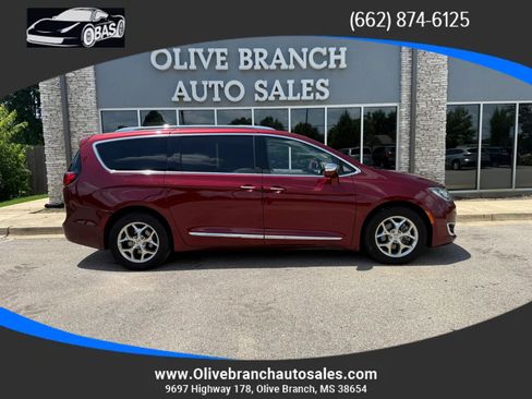 Used 2017 Chrysler Pacifica Limited FWD image 1