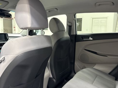 Used 2020 Hyundai Tucson SE image 11