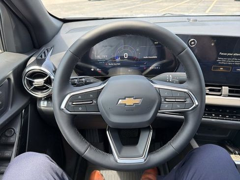 New 2026 Chevrolet Equinox LT w/ Convenience Package II FWD image 13
