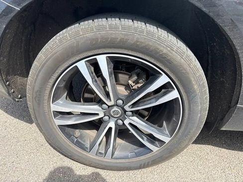 Used 2018 Volvo XC60 T5 Momentum w/ Convenience Package AWD/4WD image 11