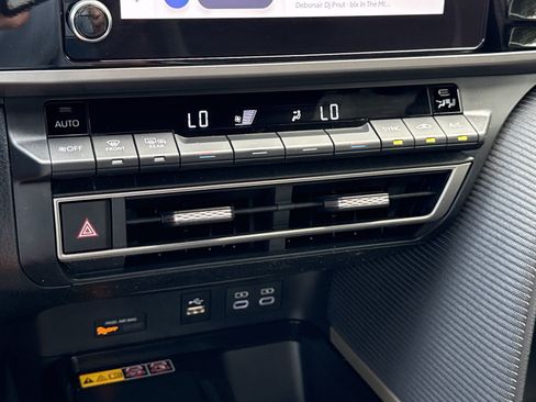 Used 2025 Toyota Camry SE FWD image 25