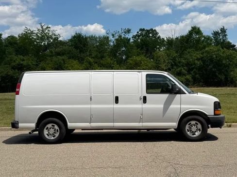 Used 2012 Chevrolet Express 2500 Extended RWD image 25