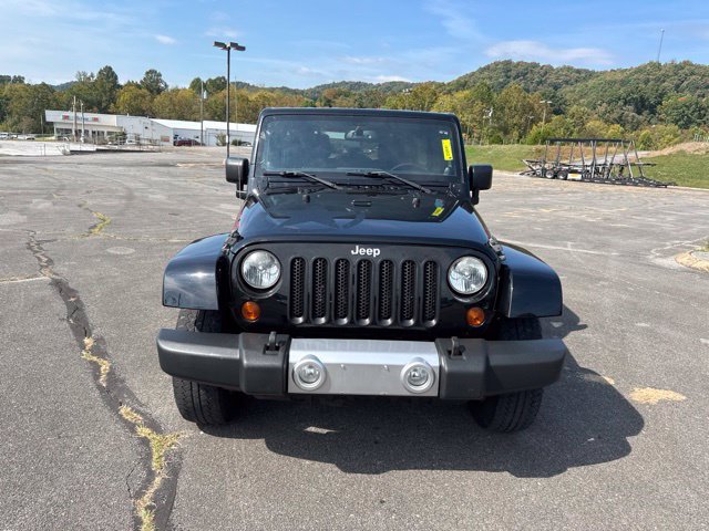 Used 2013 Jeep Wrangler Unlimited Sahara w/ Connectivity Group AWD/4WD image 3