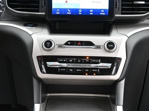 Used 2023 Ford Explorer XLT w/ Equipment Group 202A AWD/4WD image 18