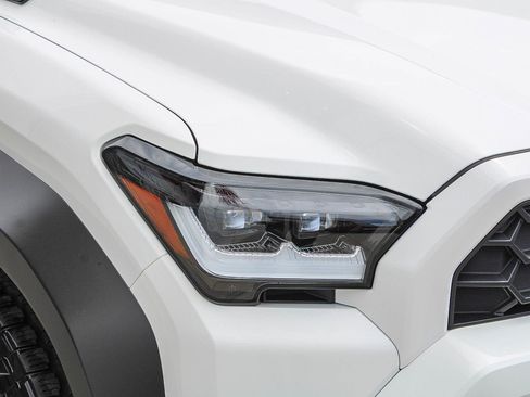 Certified 2025 Toyota 4Runner Trailhunter AWD/4WD image 5