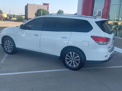 Used 2016 Nissan Pathfinder SV FWD image 9