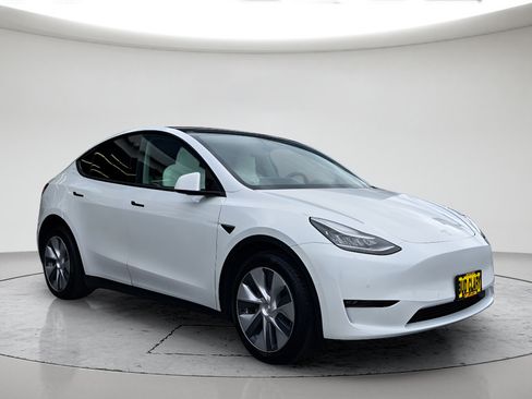 Used 2021 Tesla Model Y Long Range AWD/4WD image 7