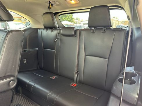 Used 2022 Toyota Highlander XLE FWD image 17