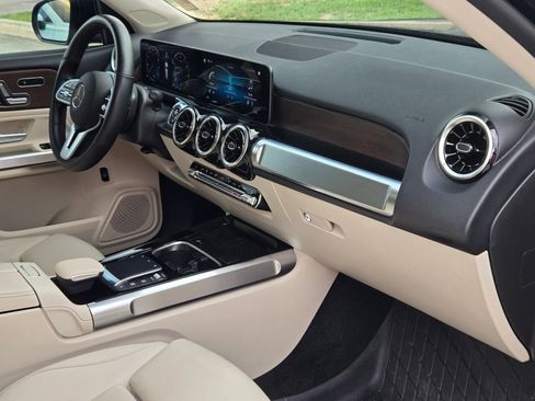 Used 2021 Mercedes-Benz GLB 250 image 29