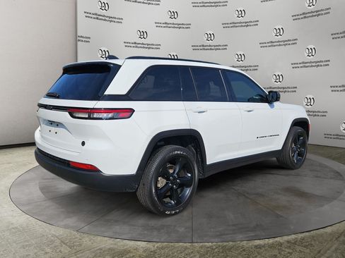 Used 2024 Jeep Grand Cherokee Altitude AWD/4WD image 5