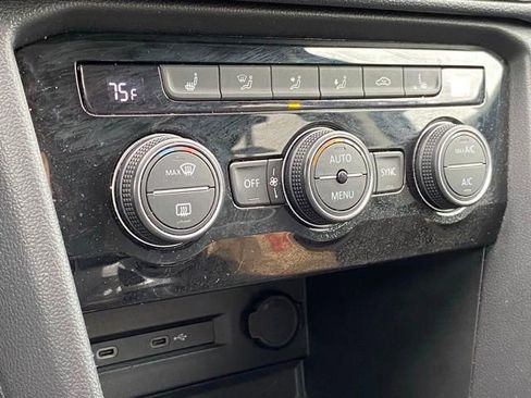 Used 2024 Volkswagen Taos SE image 27