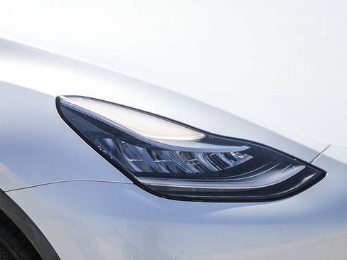 Used 2021 Tesla Model Y Long Range AWD/4WD image 8
