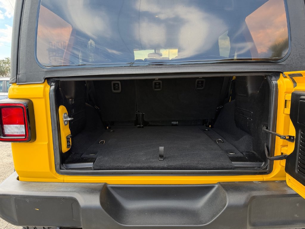Used 2018 Jeep Wrangler Unlimited Sport S AWD/4WD image 12
