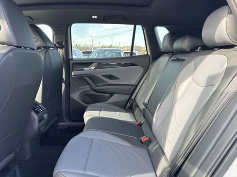New 2026 Volkswagen Tiguan SE R-Line AWD/4WD image 9