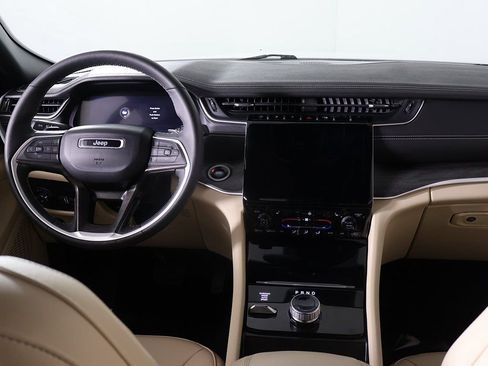 Used 2024 Jeep Grand Cherokee Limited image 41