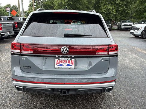 Used 2025 Volkswagen Atlas Peak Edition SE AWD/4WD image 6