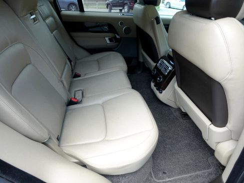 Used 2018 Land Rover Range Rover Supercharged image 11